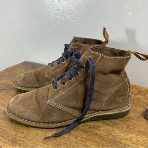 Dr Martens suede leather confortable sports style boots